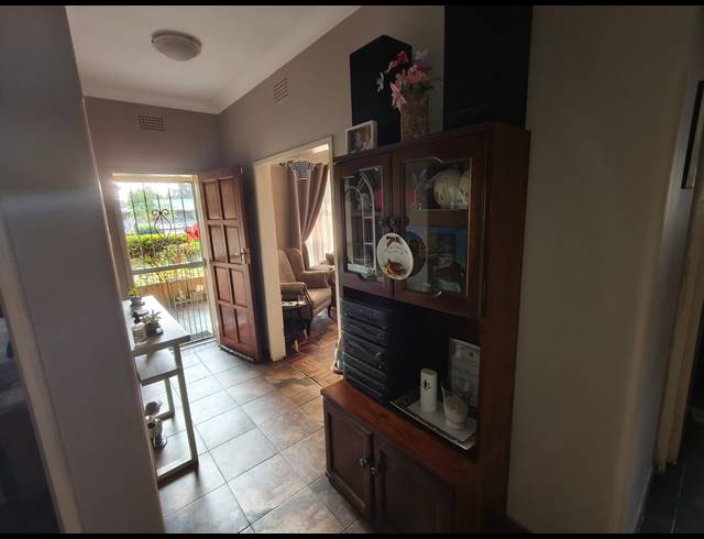 4 BEDROOM FREEHOLD FOR SALE IN OOS EINDE